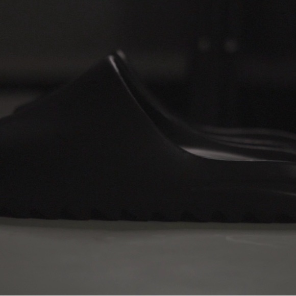 Black Onyx Yeezy Slides size 12 - Picture 5 of 7